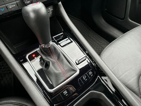 Used 2025 Jeep Compass Trailhawk image 40