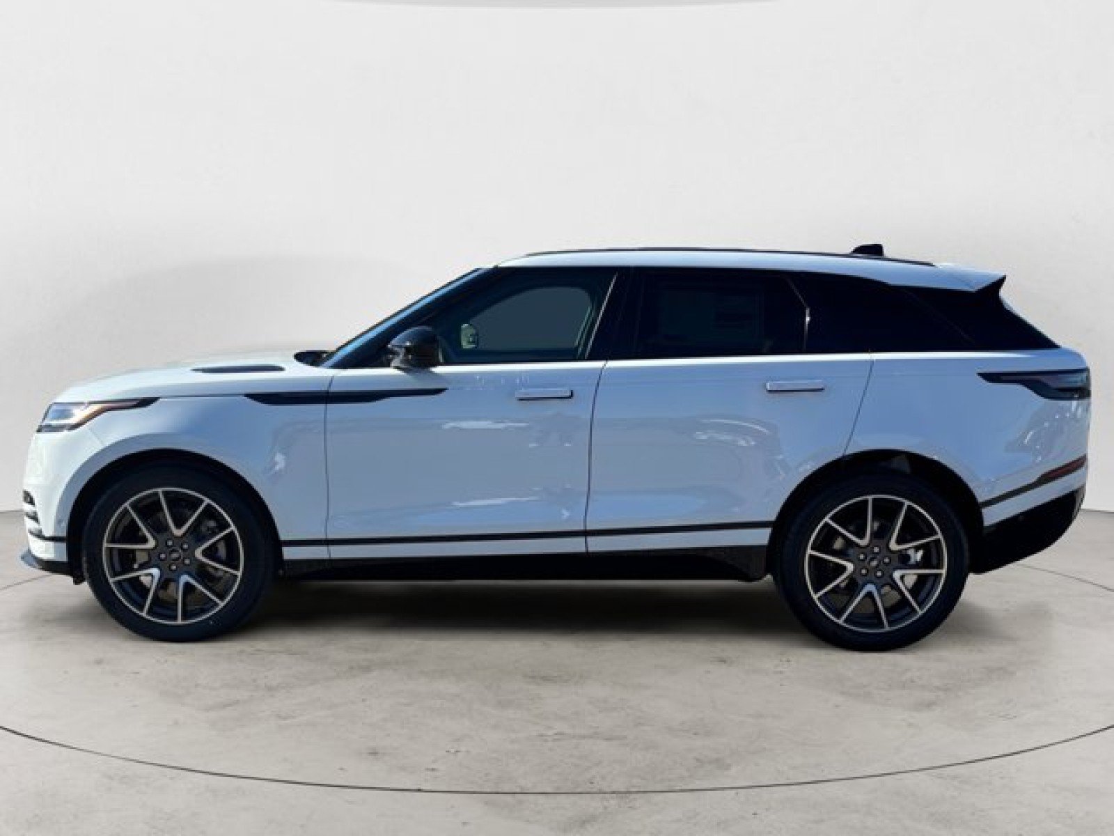 New 2026 Land Rover Range Rover Velar Dynamic SE AWD/4WD image 7