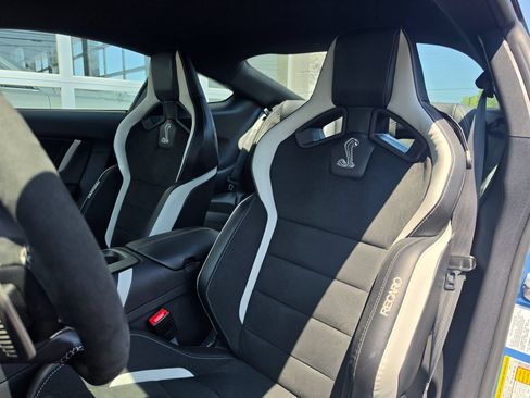 Used 2021 Ford Mustang Shelby GT500 w/ Technology Package RWD image 8