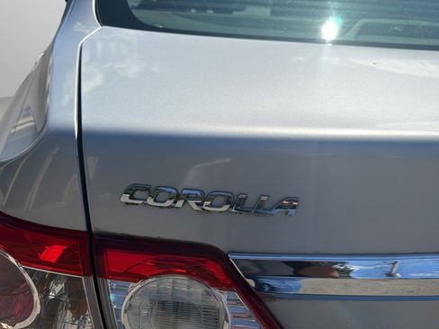 Used 2013 Toyota Corolla LE FWD image 31