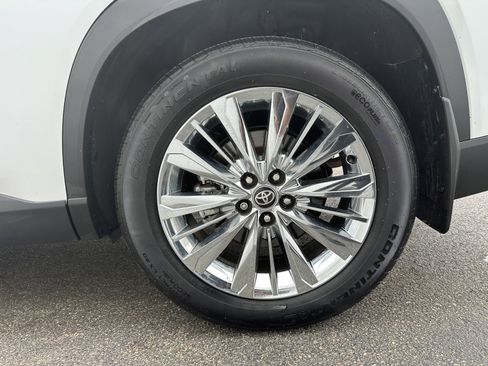 Used 2024 Toyota Grand Highlander AWD image 29