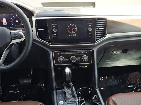 Used 2023 Volkswagen Atlas SE image 24