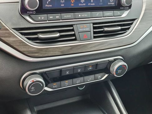 Used 2025 Nissan Altima 2.5 SV FWD image 21