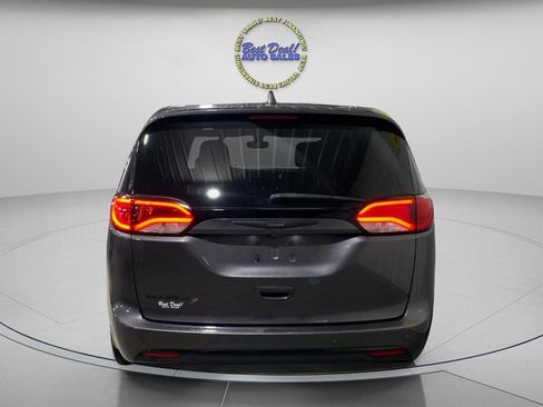 Used 2018 Chrysler Pacifica Touring Plus w/ S Appearance Package image 4