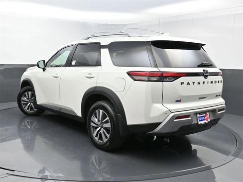 Used 2022 Nissan Pathfinder SL w/ SL Black Package image 25