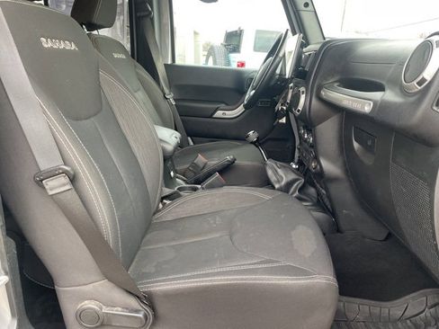 Used 2018 Jeep Wrangler Unlimited Sahara w/ Dual Top Group image 17