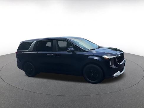 Used 2026 Kia Carnival FWD image 2