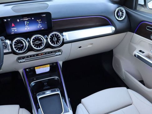 Used 2025 Mercedes-Benz GLB 250 image 20