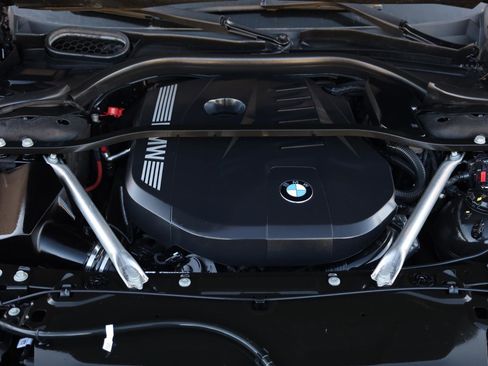 Used 2024 BMW 740i w/ Premium Package 2 RWD image 10