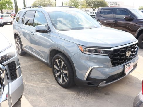 Used 2023 Honda Pilot Elite image 2