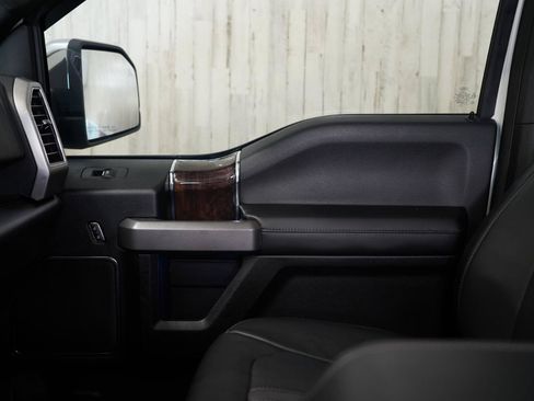 Used 2017 Ford F150 Platinum w/ Equipment Group 701A Luxury AWD/4WD image 32