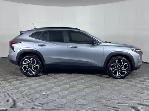 Used 2024 Chevrolet Trax RS w/ Sunroof Package FWD image 5