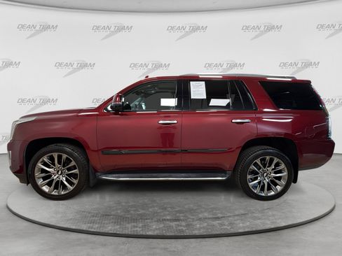 Used 2020 Cadillac Escalade Luxury w/ Escalade Sport Edition AWD/4WD image 4