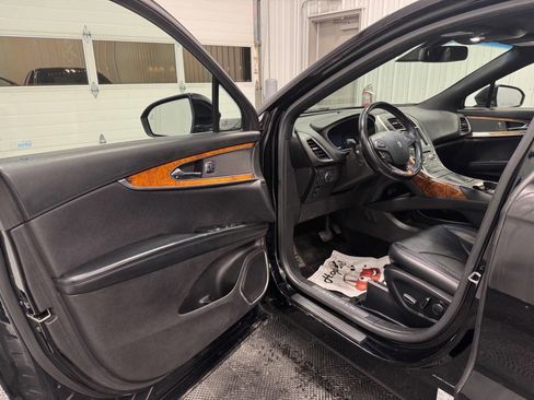 Used 2017 Lincoln MKX Reserve w/ Lincoln MKX Climate Package image 7