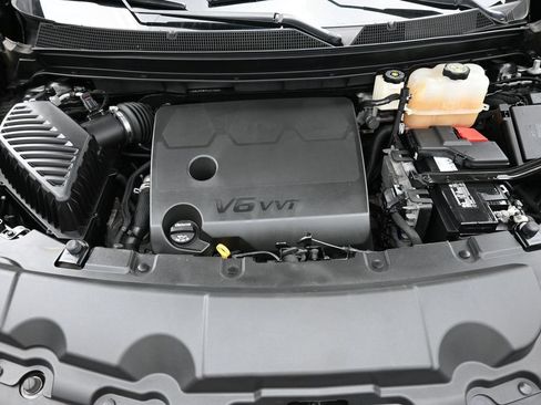 Used 2023 Chevrolet Traverse LT w/ LT Premium Package AWD/4WD image 15
