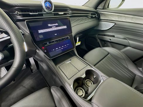 New 2025 Maserati Grecale GT image 14