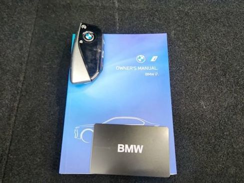 Used 2023 BMW i7 xDrive60 image 68