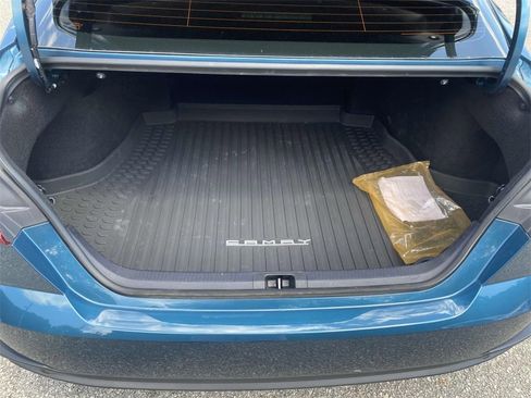 Used 2025 Toyota Camry SE w/ Convenience Package image 9