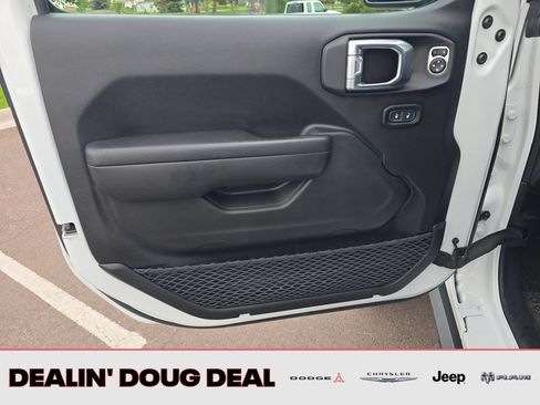 Used 2022 Jeep Gladiator Sport AWD/4WD image 11