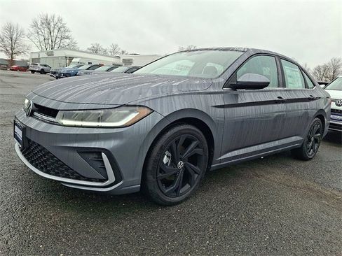 New 2026 Volkswagen Jetta SE image 2