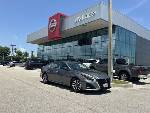 Used 2024 Nissan Altima 2.5 SV FWD image 1