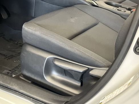 Used 2023 Toyota Corolla LE image 12