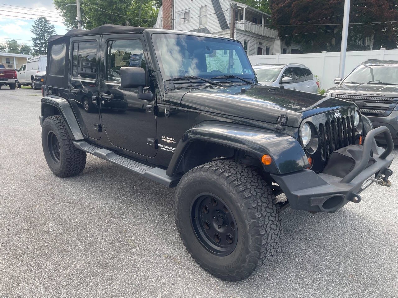 Used 2012 Jeep Wrangler Unlimited Sahara w/ Dual Top Group AWD/4WD image 4