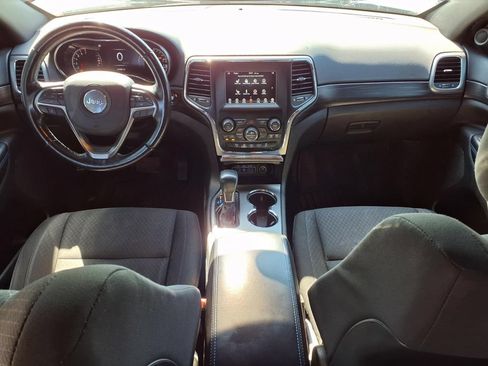 Used 2020 Jeep Grand Cherokee Laredo AWD/4WD image 10