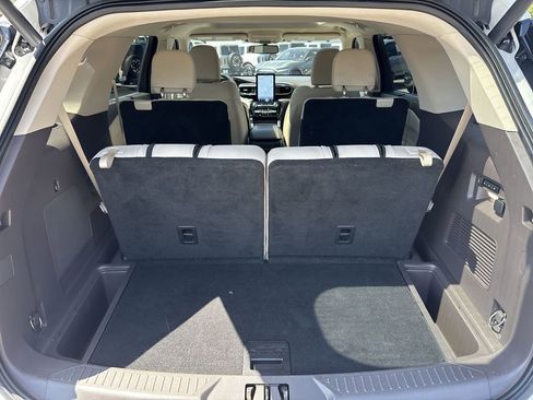 Used 2022 Ford Explorer Platinum w/ Equipment Group 601A image 21