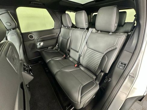 Used 2023 Land Rover Discovery Metropolitan Edition image 36