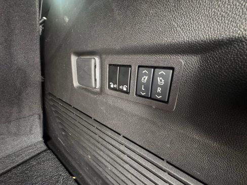 Used 2024 Chevrolet Tahoe LT w/ Luxury Package image 20