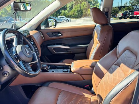 Used 2022 Nissan Pathfinder Platinum image 15