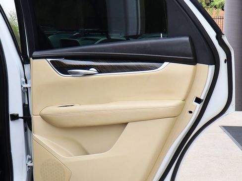 Used 2019 Cadillac XT5 FWD image 27