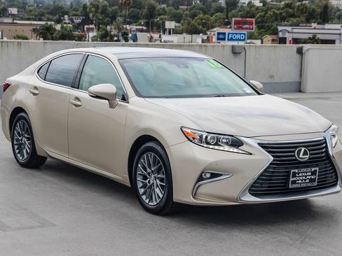 Used 2018 Lexus ES 350 w/ Navigation System Package FWD image 3