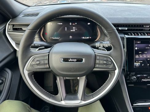 New 2025 Jeep Grand Cherokee L Altitude image 2