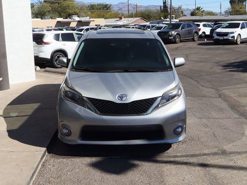 Used 2017 Toyota Sienna SE Premium image 15