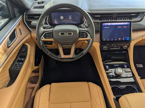 New 2025 Jeep Grand Cherokee Summit image 12