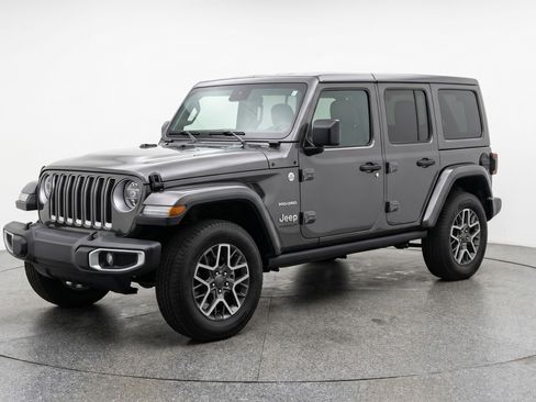 Used 2025 Jeep Wrangler Unlimited Sahara AWD/4WD image 3