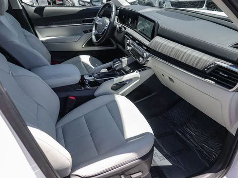 Certified 2024 Kia Telluride EX w/ EX Captain's Chair Package AWD/4WD image 15