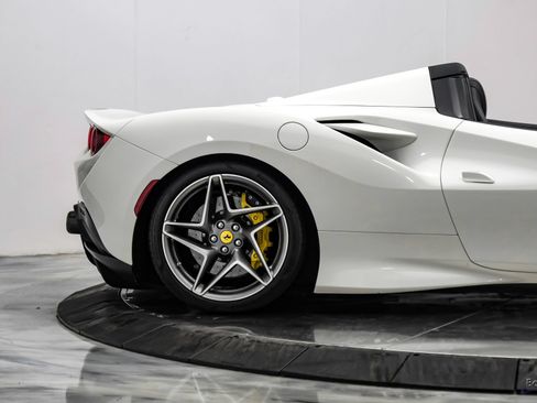 Used 2022 Ferrari F8 Tributo RWD image 29