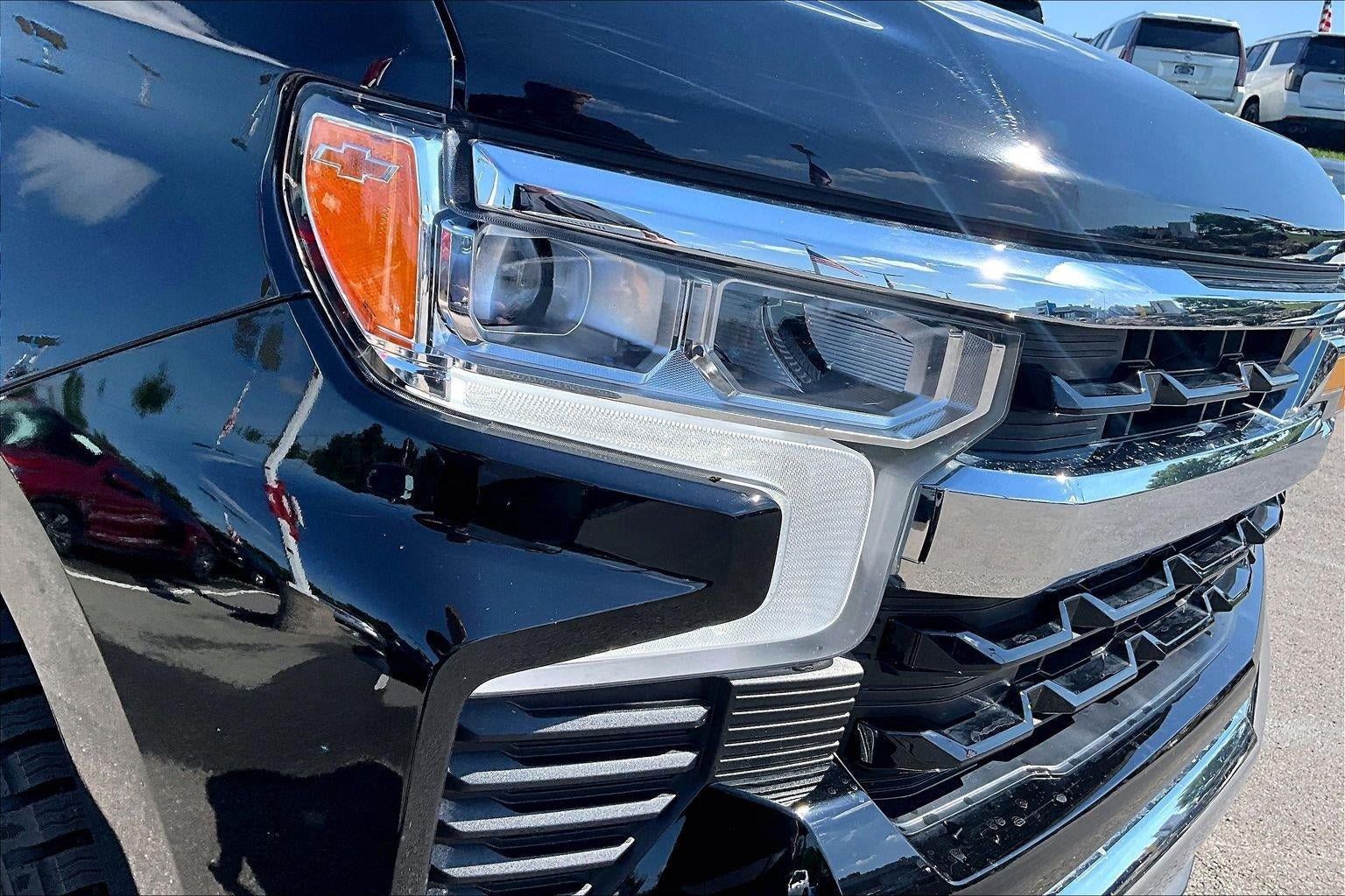 Used 2024 Chevrolet Silverado 1500 LT AWD/4WD image 25