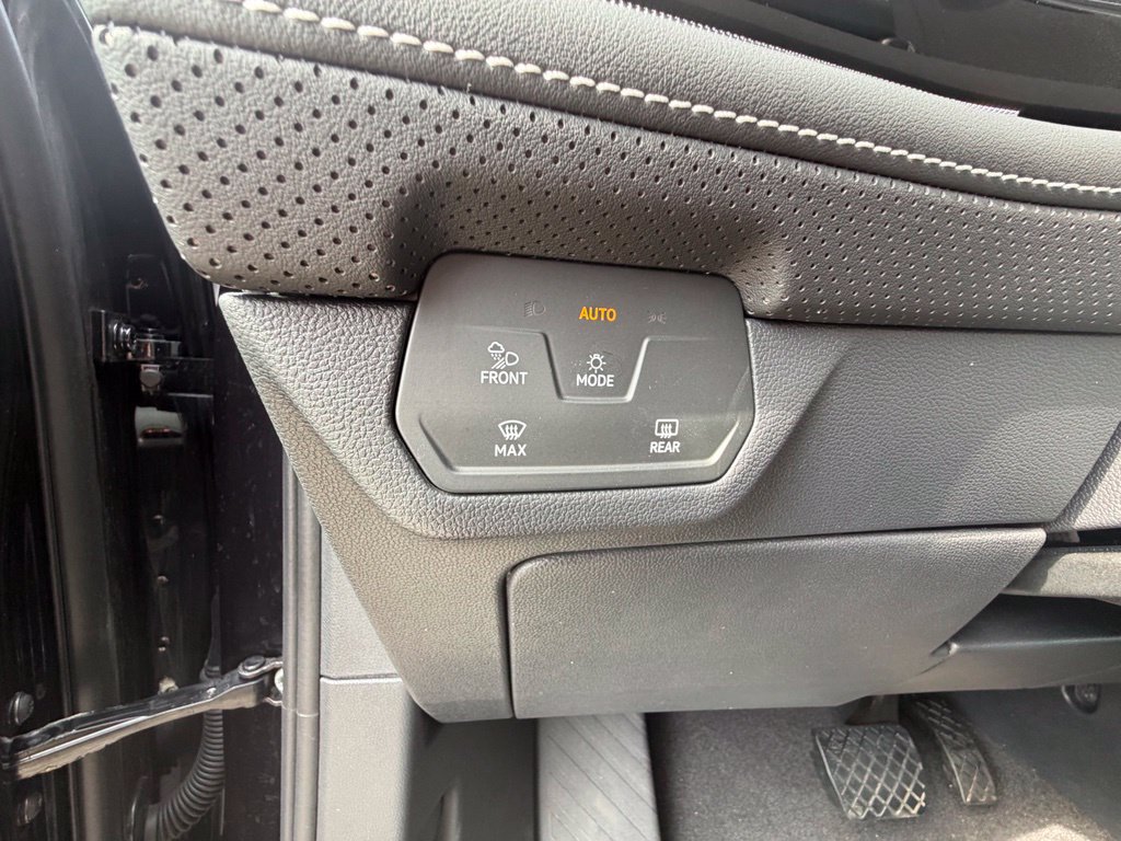 Used 2026 Volkswagen Atlas Cross Sport SEL AWD/4WD image 15
