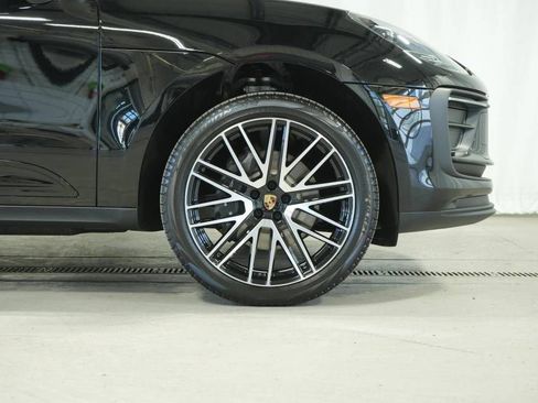 Certified 2025 Porsche Macan AWD/4WD image 40
