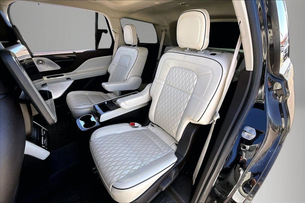 Used 2022 Lincoln Aviator Black Label w/ Dynamic Handling Package AWD/4WD image 22