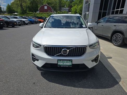 Used 2025 Volvo XC40 B5 Plus w/ Protection Package Premier AWD/4WD image 2