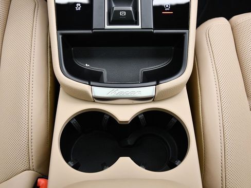 Used 2025 Porsche Macan image 31