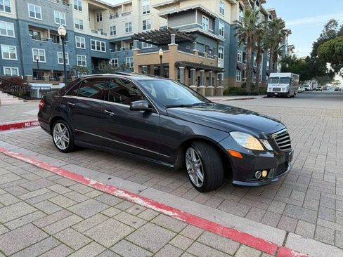 Used 2010 Mercedes-Benz E 550 Sedan image 12