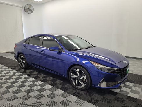 Used 2023 Hyundai Elantra Limited FWD image 11