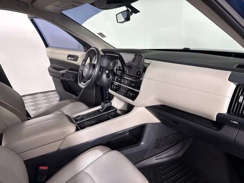 Used 2023 Nissan Pathfinder SL w/ SL Premium Package AWD/4WD image 41