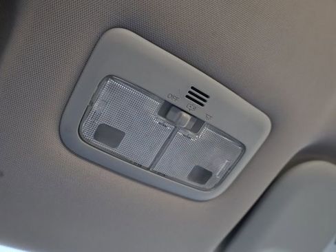 Used 2015 Toyota Corolla LE image 21